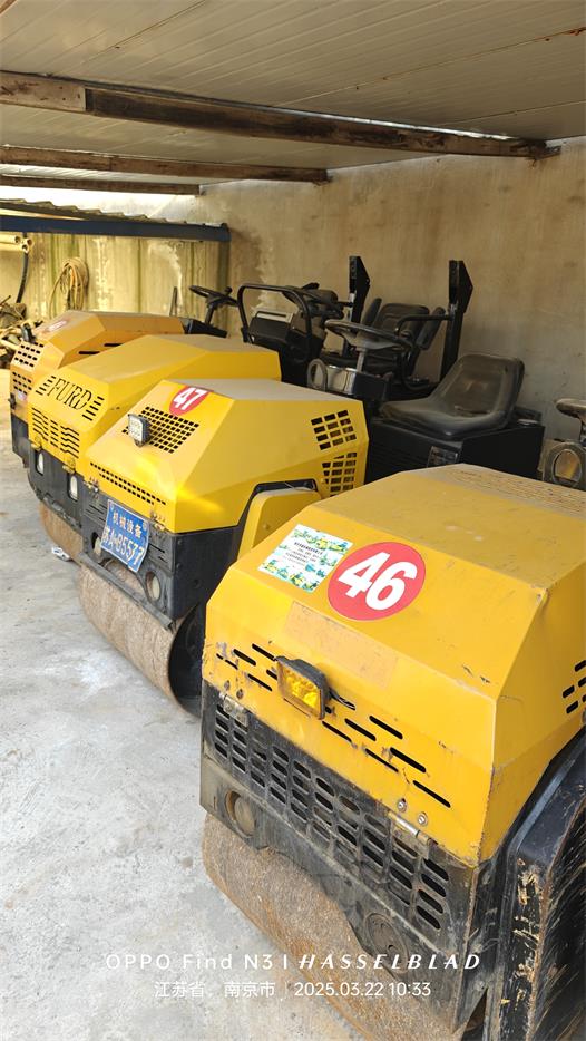 大型壓路機(jī)出租 